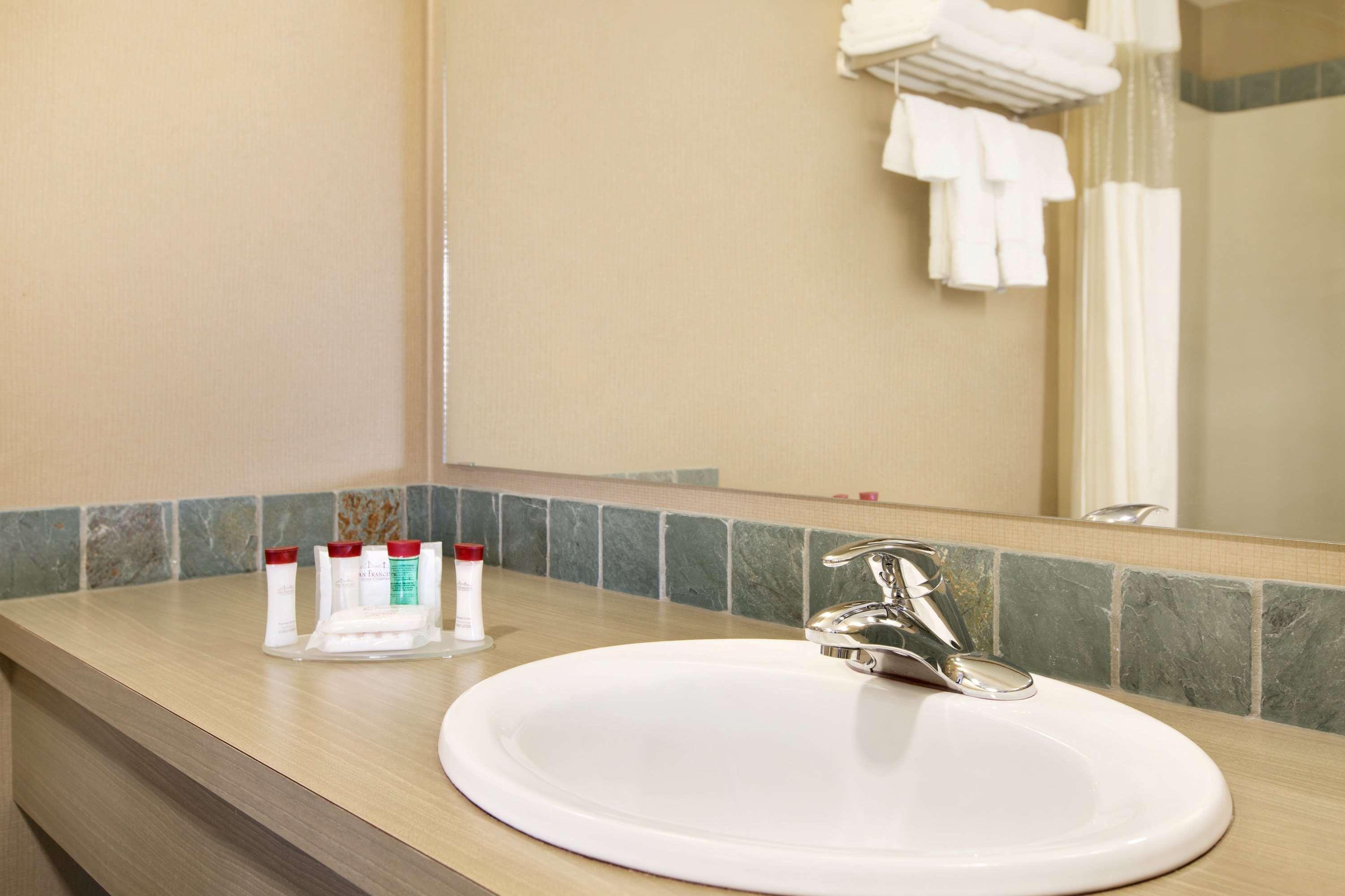 Ramada By Wyndham Nanaimo Hotel Ngoại thất bức ảnh